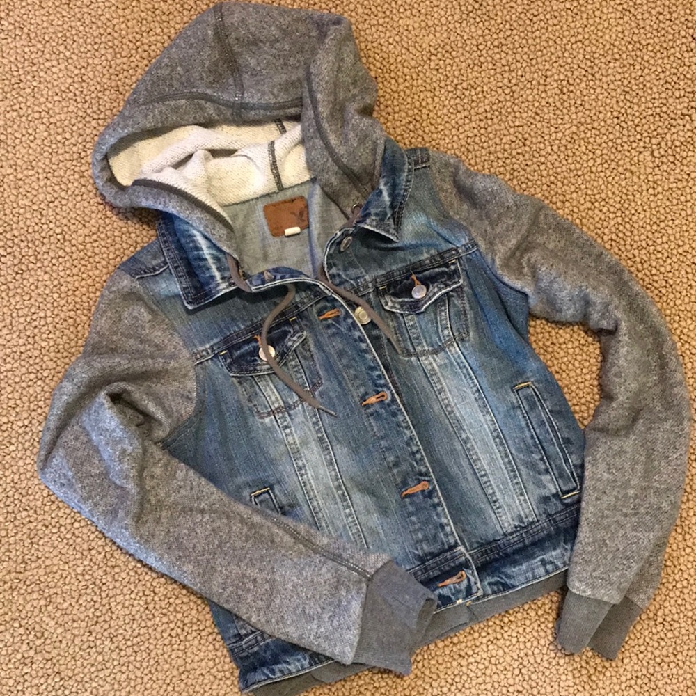 AE hooded denim jacket size small